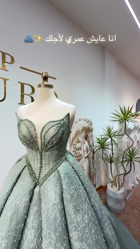دار إيلا لتاأجير بدلات الزفاف والمهر والحنه 🤎👰 عنونا بغداد م آلصدر الكياره قطاع 69استفسار اكثر واتساب ***********#بدلات_الاعراس_وحفلات #أضيفي_لجمالك_لمسه_فن_معنا💫✨ #الكياره #الشعب_الصيني_ماله_حل😂😂 

نص مكتوب في الصور:
- انا عايش عمري لأجلك