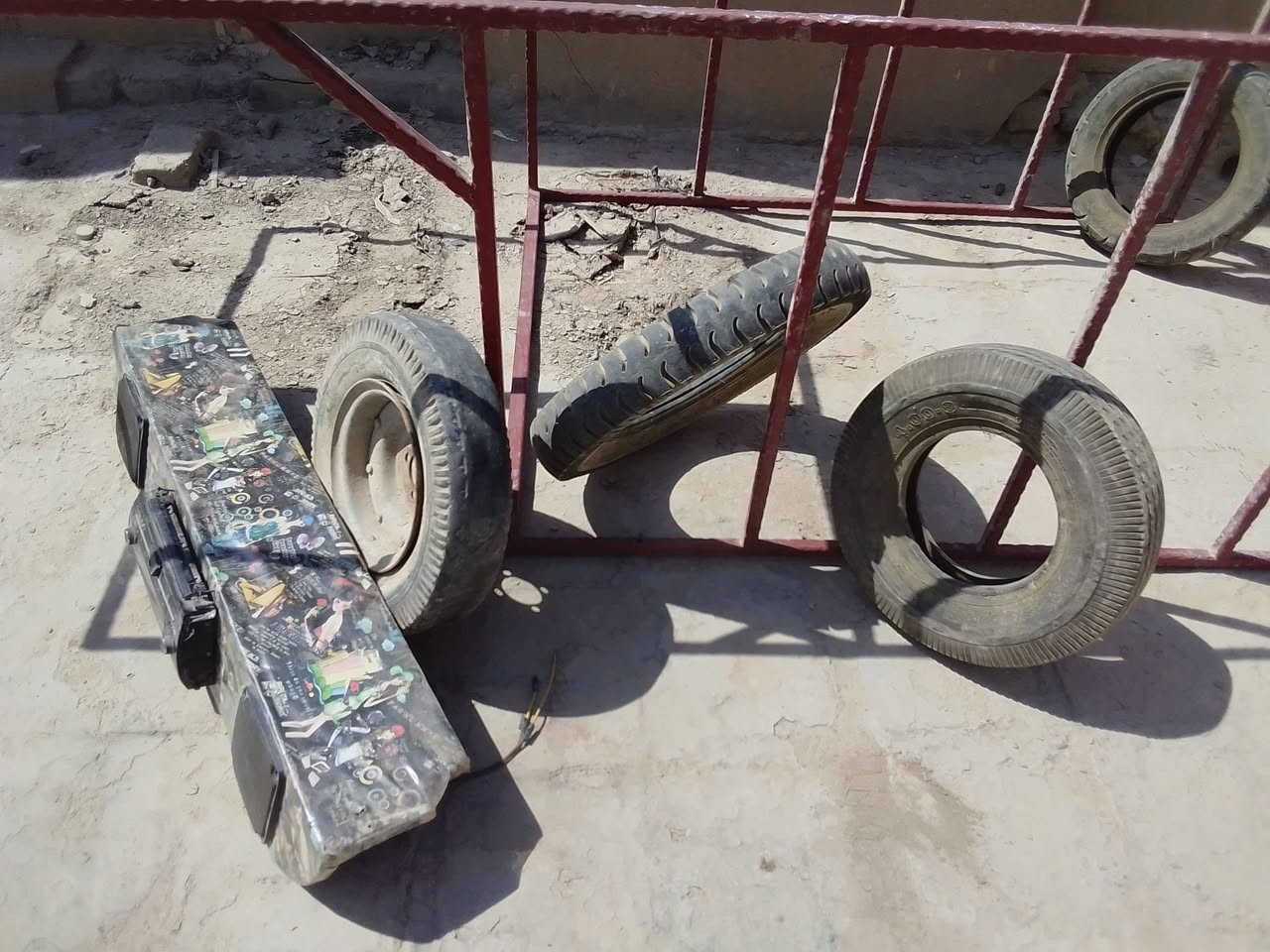 للبيع محجر ستوتة وتايرات مستعملة ومسجل السعر ١٢٥٠٠٠ مكاني  حلة الحي العسكري شارع 30 هذا رقمي ***********
