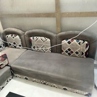 عندي ديوان لونه رصاصي للبيع اي ضرر مابي بس سويت تغيير بسيط بالبيت وبعد...