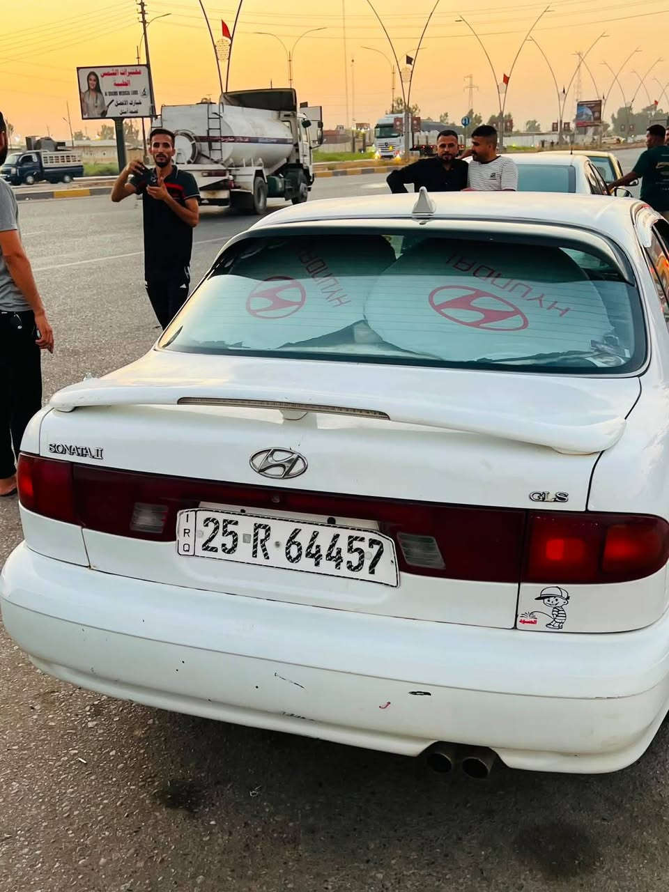 من رخصت الادمن بعد السلام عليكم ورحمة الله سوناتا تو موديل ٩٥ سياره خير من الله كير عادي مكينه جديده صدر امام خلفي جديد  بدون صبغ رقم دولي سنويه جديده السعر ٤٣ وبيهة مجال مكان السياره ديالئ للاستفسار الاتصال على الرقم ***********
