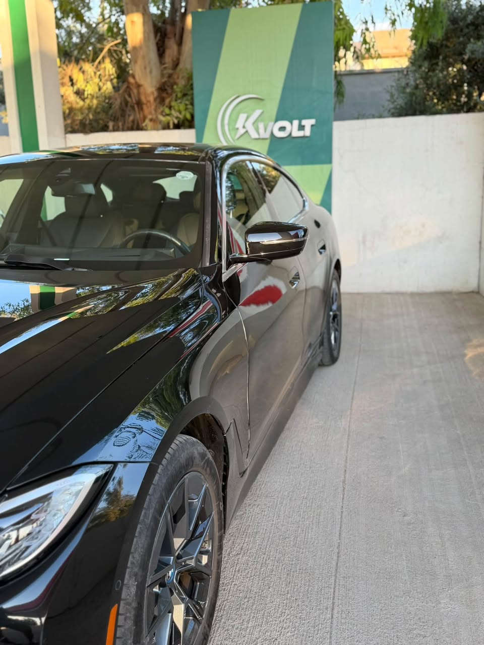 البيع او مروس
BMW i4 eDrive35 

السعر 290

موديل 2024 

السيارة كهرباء بلكامل 

ماشية -22الف ميل

.

‏‎بطارية ليثيوم ايون بسعة البطارية 84 (KWH) تقطع في الشحنة الواحدة ما يقارب الـ 500 كيلومتر

‏‎مدخلين شحن AC / Dc

‏‎الاضافات:

‏‎• فتحة سقف

‏‎• هاند بريك كهرباء مع نظام اوتوهولد

‏‎• عدة انظمة قيادة: Comfort / Sport / Eco Pro 

‏‎• هاند بريك كهرباء HOLD AUTO

‏‎• مقاعد جلدية فاخرة: كهربائية مع ذاكرة تخزين وضعية الجلوس

‏‎• تزيينات كاربون فايبر داخلية

‏‎• شاشة ثنائية منحنية مقاس 14.9 بوصة لنظام المعلومات والترفيه و 12.3 بوصة لشاشة السائق

‏‎• الشاشة تدعم التحكم بالأوامر الصوتية واللمس وإيماءات اليد Gesture Control وتدعم آبل كاربلاي وأندرويد أوتو

‏‎• ماوس للتحكم بالشاشة

‏‎• نظام ملاحة Navigation

‏‎• شاحن لاسلكي للهواتف المحمولة Wireless Charger

‏‎• بلوتوث / نقطة اتصال وايرلس WiFi Hotspot

‏‎• مخارج USB / AUX

‏‎• نظام الرؤية المحيطة 360 درجة بخاصية الـ 3D 

‏‎• تشغيل بدون مفتاح Keyless go

‏‎• نظام الدخول من غير مفتاح Keyless entry

‏‎• حساسات امامية وخلفية

‏‎• نظام تحذير من مغادرة المسار Lane Departure Warning

‏‎• نظام تحذير تغيير المسار Lane Change Warning

‏‎• مساعد الانتباه Attention Assistant

‏‎• مساعد اليقظة Attentiveness assistant

‏‎• نظام تحذير السرعة Speed Warning

‏‎• نظام تدخل التوجيه الذي يساعد في تعديل اتجاه السيارة تلقائيًا للحفاظ على المسار Steering Intervention

‏‎• نظام التحذير من الاصطدام الأمامي والخلفي Forward & Rear Collision Warning

‏‎• مانع انزلاق

‏‎• مثبت سرعة Cruise Control

‏‎• تحكم كامل في المقود مع أوامر صوتية

‏‎• غيارات عالستيرنج Paddle Shifters

‏‎• طارة مدفأة

‏‎• اضاءة ليد داخلية متعددة الألوان Ambient lighting

‏‎• اضاءة ترحيبية

‏‎• أضوية ليزر BMW Laser lights

‏‎• ليد BMW LED headlights

‏‎• مصابيح نهاريةLED ‎

‏‎• مصابيح خلفيةLED ‎

‏‎• جنطات قياس 19 انش

‏‎• مرايا كهرباء

‏‎• مرايا قابلة للطي كهربائيا مع اشارات انعطاف

‏‎• مكيف خلفي منفصل

‏‎• الضرار الباب الخلفي وباب امامي

‏‎•ايربك سقف فقط 

اربيل  . 📍 

مرقم كامل .السعر 290 بي مجال

التوصل 

***********
