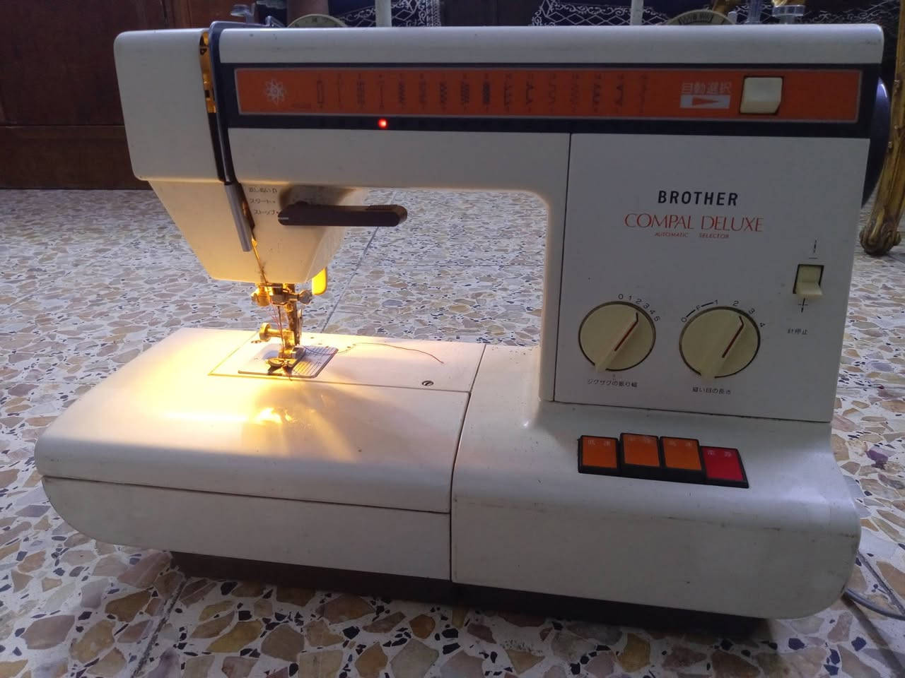 السلام عليكم مكاين خياطه للييع براذر الاصليه ام الجنطه وهاي الثانيه هم شركه براذر ثنينن شغالات مابيهن شي مكاني الزعفرانيه الاربع شوارع ام الجنطه 150 الف
الثانيه ب125 وبيها مجال *********** متوفر واتساب
