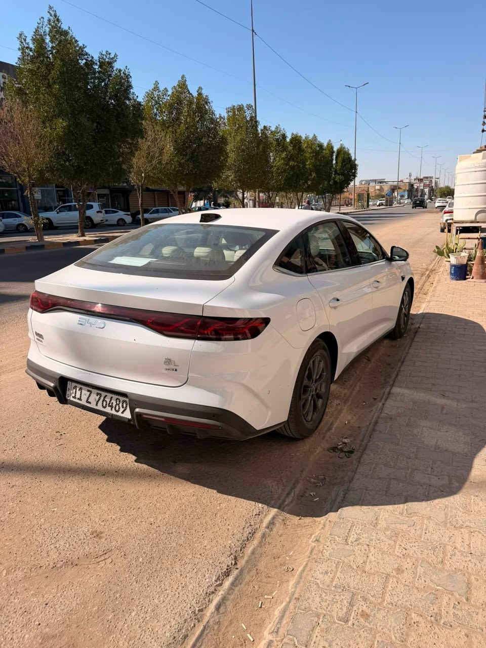 Byd Qin.L
فئه فول موصفات ماعدى الفتحه 
اعلى فئه 
رادار امامي وخلفي
13 كامره 
قياده ذاتيه 
تحديد مسار 
داتا شوب 
سياره ماشيه 29 الف 
بيه ضربه جوه باب الخلفيه ترجع بارد 
رايده 23 مليون قفل مكاني نجف 
رقم ***********

