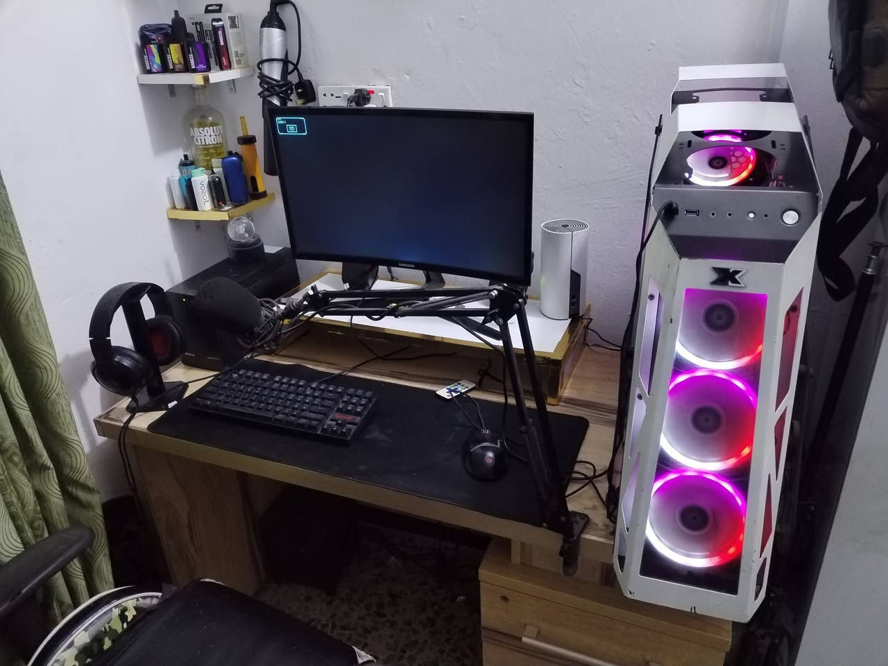سلام علیکم pc للبيع الموصفات كارت شاشة ام اس اي 1660 رامات 1616 موزع الطاقه 700 مراوحار جي بي موعلج كور اي ناين جیل 9 مذر بورد ازوز يجي وياه طاوله مطتبیه و شاشه سامسونك موقوسه 4k و ماوس و کیبورت اصلي و يو بي اس و 1000 حقيقي امريكي و صبيكر 2 و دمام و سماعات راس و مايك السعر مليون و نص و بیه مجال مكاني الغزالية رقمي ***********
