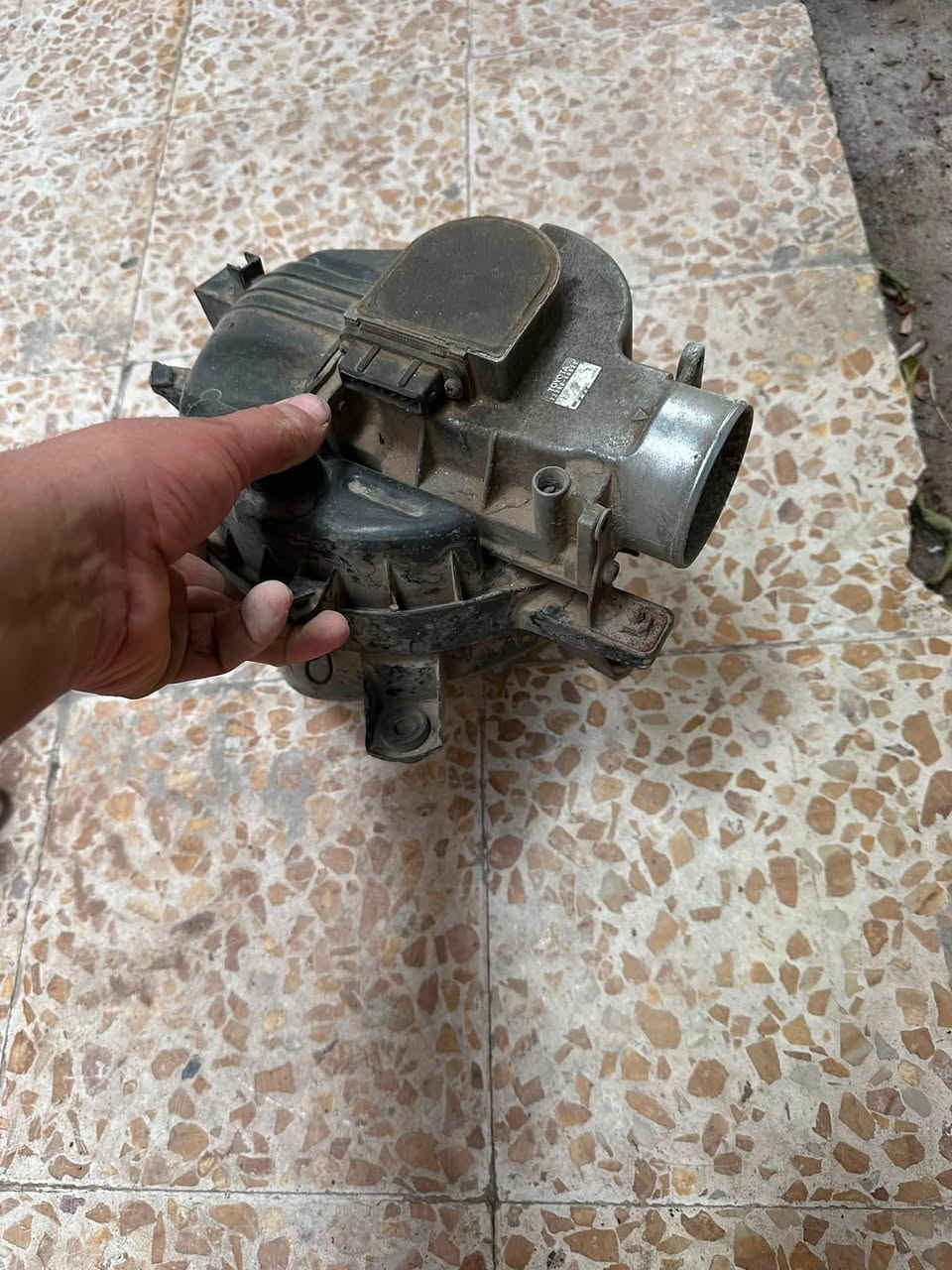بين واحد دينمو مال تيوتا رنر وبيجو وعقل مال ستروين فرنسي  سلف تيوتا وبيجو  وشوته ايرفلو هم شرط شغال    مال تيوتا رنر ***********
