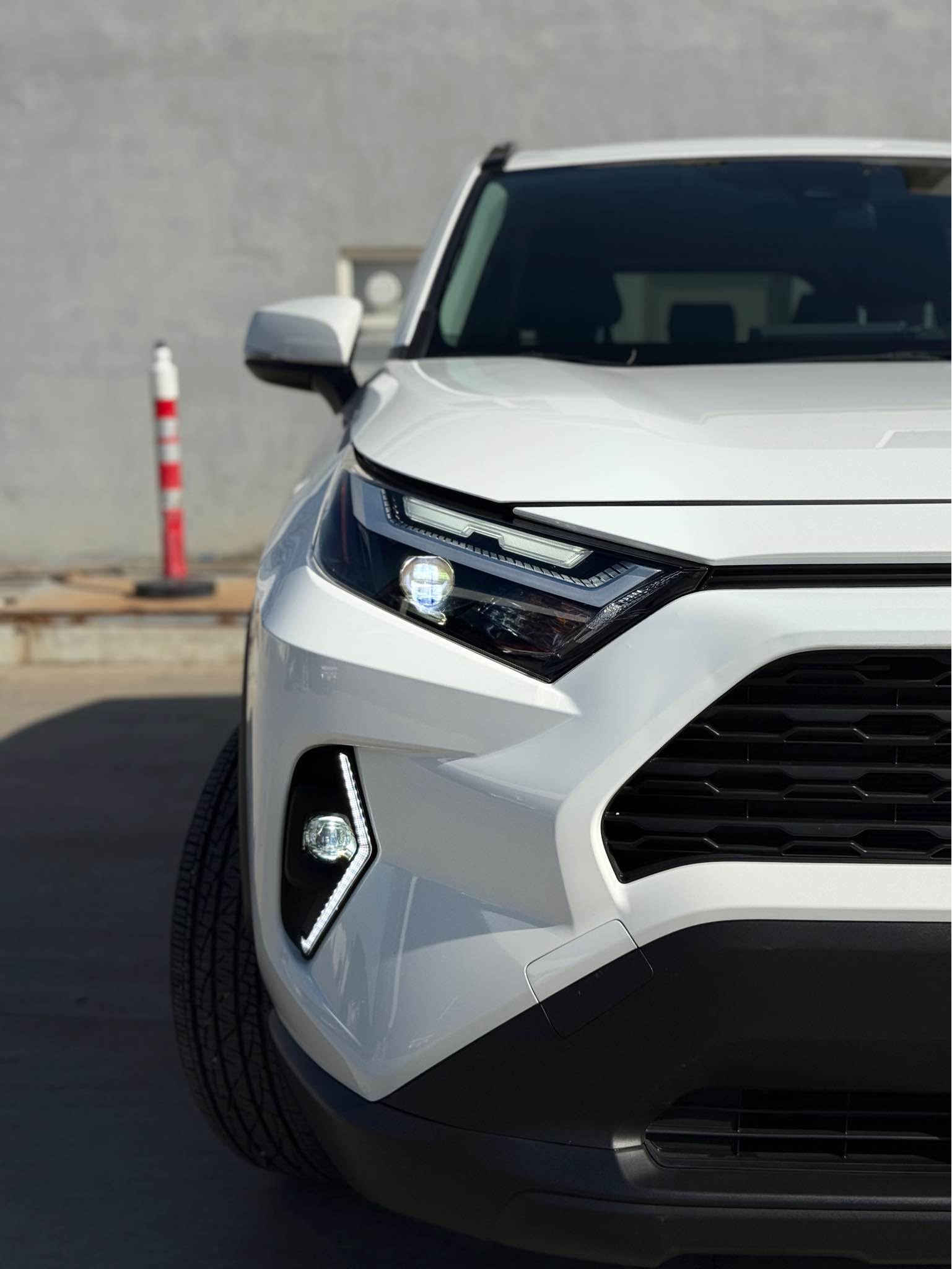 تويوتا رافور ٢٠٢٥ هايبريد 
مواصفات LE امريكي ، ماشيه 6الف مايل
دبل اكسل AWD  ، تبريد خلفي ، مكينه 2.5 ، كاميره خلفي ، حساس ، رادار ، لايت زينو ، بلاجكتور ، ABS , تحديد سرعه گيج إلكتروني ، گير و محرك شرط ، سياره نظيف جدا  سياره بجم كبس ماعدا جامبلخ خلفي صبخ  وشبر تعديل باب نفر امامي، سياره مابيها خدش واحد ، سياره سويتلها فحص و هزه 100% سياره جاهز للرقم و مجالها للرقم شهرين ، لأي استفسار اتصل *********** دهوك, العراق

