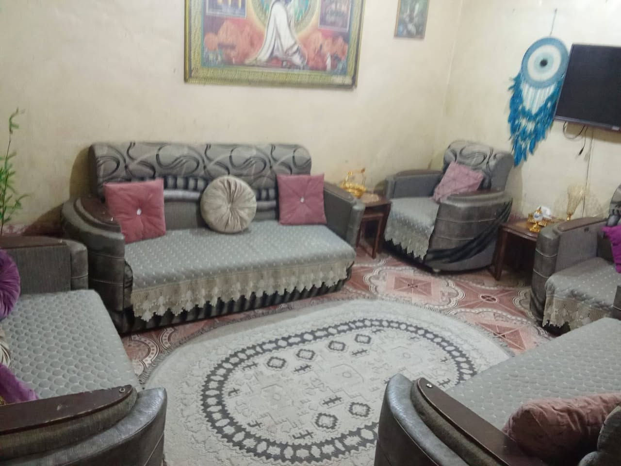 السلام عليكم 

بيت للبيع _  حي المعلمين 

مساحه البيت _ 120 متر 

 الطابق الاول _ غرفتين +صاله +مطبخ +استقبال 

الطابق الثاني _غرفتين  +صاله 

للاستفسار الاتصال على الرقم ***********

تابع الصفحة لتصلك جميع العروض

مستعدون لعرض وتسويق عقاراتكم ماعليكم سوئ أرسال التفاصيل علئ الخاص
