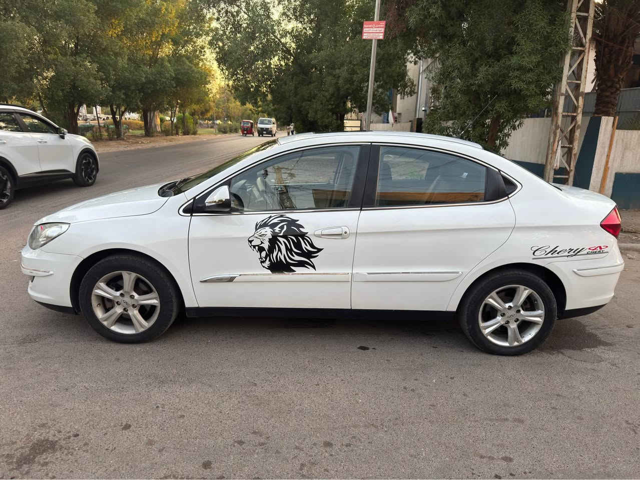 السلام عليكم 
للبيع شيري A3 موديل 2013 خليجي 4 بوب
رقم اربيل الانكليزي باسمي شخصيا وسنويته لغاية 2031 والهزة والبراد جديد
المحرك والكير الابلاديات ومكفولات
محرك 2000 وكير اوتماتيك مكيانيكي سيم (المرغوب) 
السياره مكفوله كفاله عامه من الضربه والصبغ والمعجون والتبديل شرط السونار
تبريد تدفئه كله شغال 
دوشمه جديد شادله وصدر امامي خلفي جديد وتخم تايرات جديد جواه
السياره بلاديه وعلى وضع الشركه وجاهزه بدون مصرف 
مواصفات السياره المعروفه : 
فتحة سقف 
شاشه وكامره خلفيه 
ويل كب حجم 16 
لايتاته اوتو + زينون 
مثبت سرعه 
4 جام كهرباء 
تحكم مري كهرباء
صندوك كهرباء وغيره 
سعره 58 وبيه مجال بسيط للشراي
مكاني بغداد الجادريه 
للتواصل *********** بغداد, العراق
