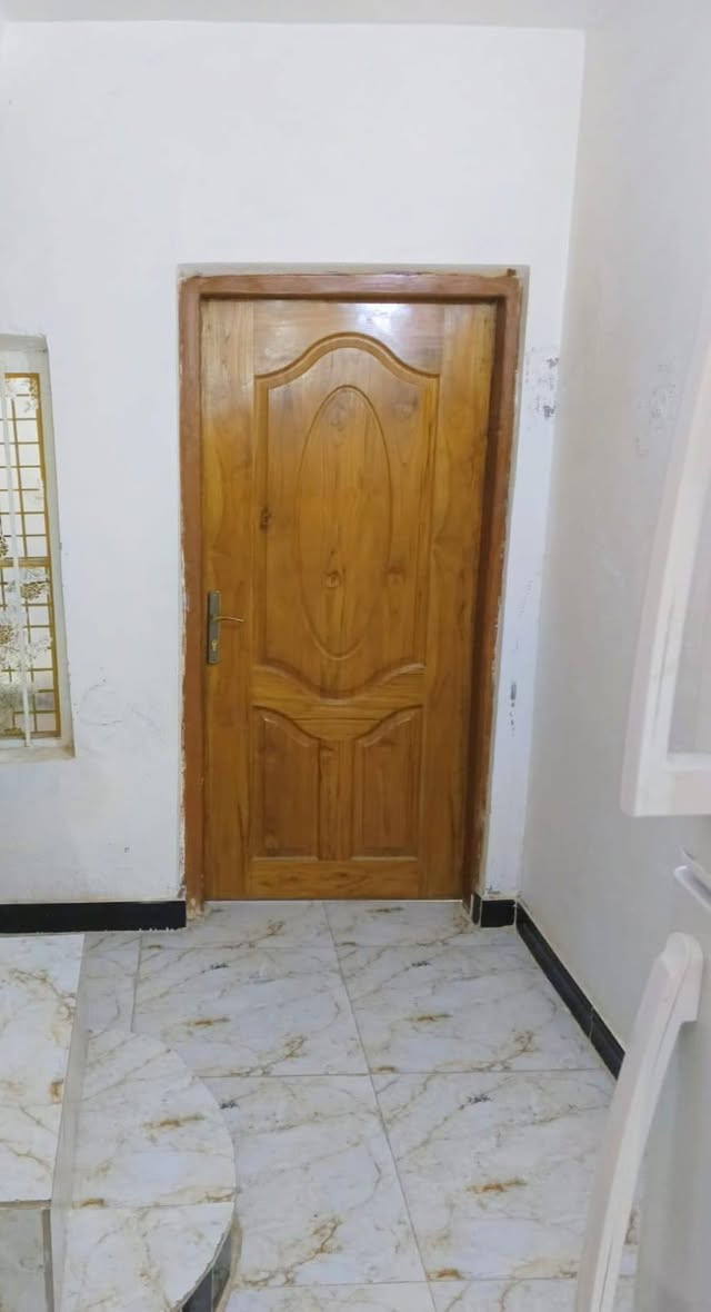 الجلبيه الاولى خلف المحلات الشارع العام خلف اسواق الجوادين المساحه ١٠٠واجه ٥ونزال٢٠/ ***********
