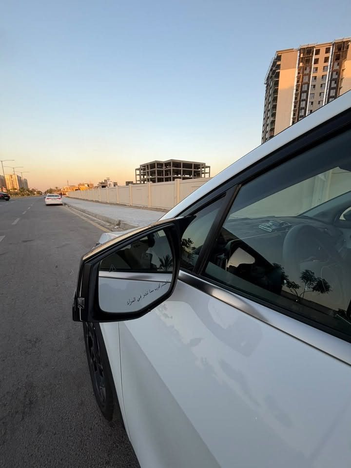 Kia Sportage 2025 – خليجي S

* موديل 2025
* خليجي
* فئة S
* محرك 2.0
* كير أوتوماتيك AT
* دفع أمامي
* لون أبيض
* داخلية بيج وأسود
* مقاعد قماش
* شاشة وسطية مع Apple CarPlay / Android Auto
* تحكم بالمقود + تحكم بالصوت والمكالمات
* تشغيل بصمة/زر Push Start
* فرامل يد إلكترونية EPB
* Auto Hold
* مثبت سرعة
* تحكم كامل بالنوافذ والمرايا كهربائياً
* مكيف أوتوماتيك
* وضعيات قيادة متعددة
* جنوط ألمنيوم سبورت
* حساسات أمامية وخلفية
* كاميرا خلفية
* إضاءة LED
* مرايا كهربائية
* Roof Rails
* تصميم Sportage الجديد  
* ⁠للأستفسار ***********@@@@@
