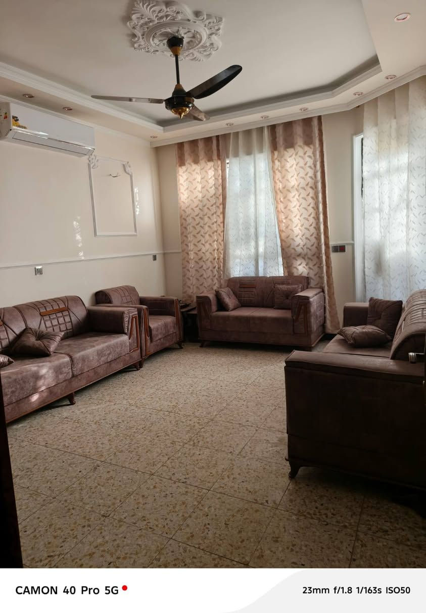 السلام عليكم ورحمة الله وبركاتة بيت البيع منطقت الراشديه قرب الناحيه المساحه 100البناء طابوك جمهوري يحتوي على ثلاث غرف نوم وصحيات كاملة كلش قريبه على الشارع العام الي يودي على الشارع جزيرت بقدادالسياحيه مقابل نهردجله نوع العقار سند 25 قرب الدكتوره دالي العياده مال السنان اخوكم الشيخ محمد 🌺نصيف النداوي للتواصل والاستفسار اتصل ***********

نص مكتوب في الصور:
- CAMON 40 Pro 5G 23mm f/1.8 1/97s ISO400
- CAMON 40 Pro 5G
- 23mm f/1.8 1/163s ISO50
- CAMON 40 Pro 5G 23mm f/1.8 1/3555s ISO50