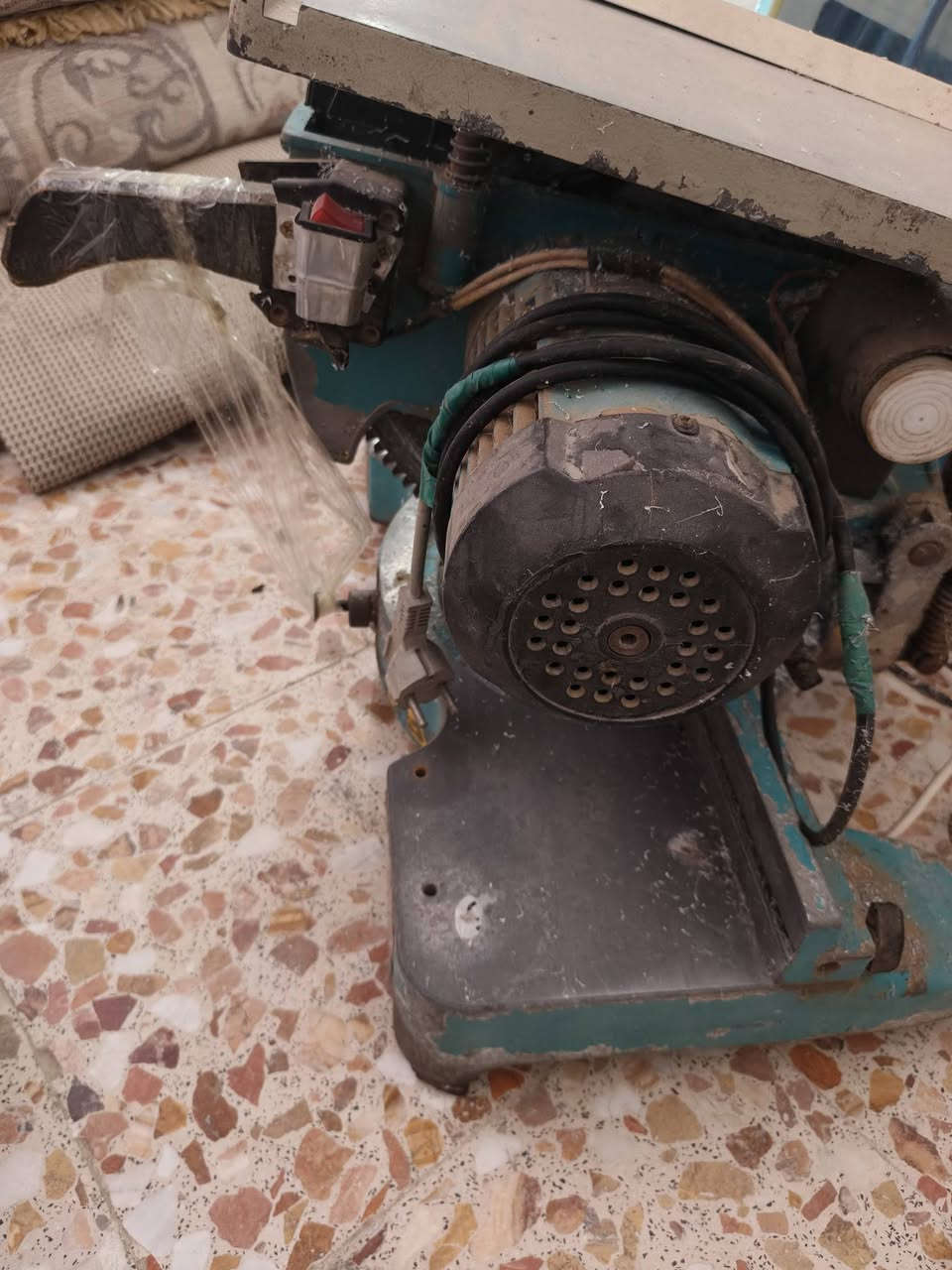 گتر يلمز للبيع+ الميز مالته العنوان الحله للاستفسار
***********
