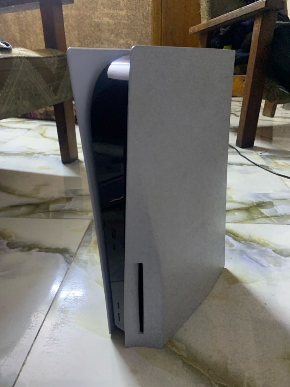 ps5 وارد اوروبي هولندا ما مفتوح لا صيانه ولا تنضيف ويا لعبه اله الحرب راغناروك وحستب بي هاي الالعاب يدات ٢ وشاحنتها وياها للتواصل  بيع مستعجل ***********بي مجال السعر