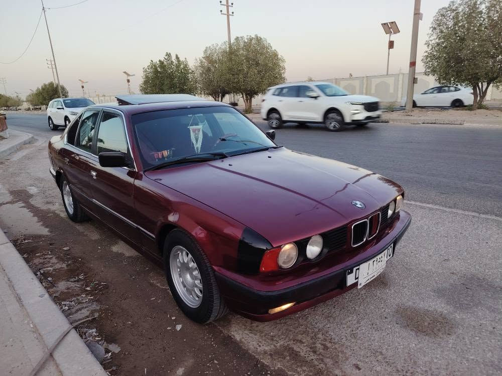 بي ام دبليو للبيع او مراوس مديل 91 مكينة او كير اوحدادية اوتخم تايرات خير من اللة سيارة مكفول كفالة او مصبوغة جمالية سعر ٥٥ اوبيهة مجال قليل مكان ابو صخير نجف رقم *********** حجم ٥٢٥ اصل مو محور مكينة ٦ بلاد النجف, العراق
