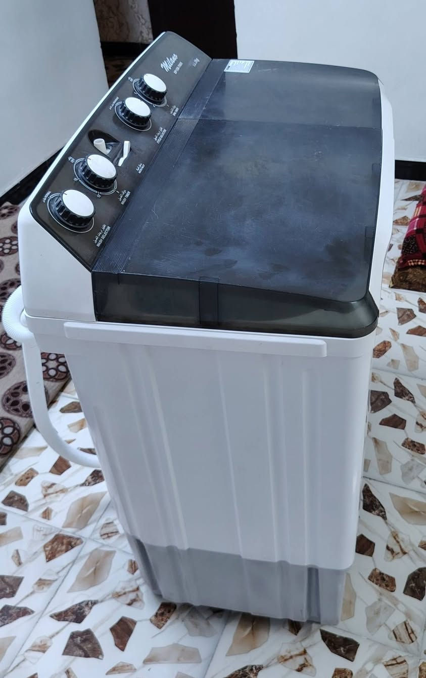 السلام عليكم مكلف بالنشر غساله حجم 15Kg نضيفه كلش الغسل والتنشيف والتصريف المي شغال مابي اي مشكله سعر 100وبيها مجال قليل مكاني شرطه الخامسه *********** واتساب بي
