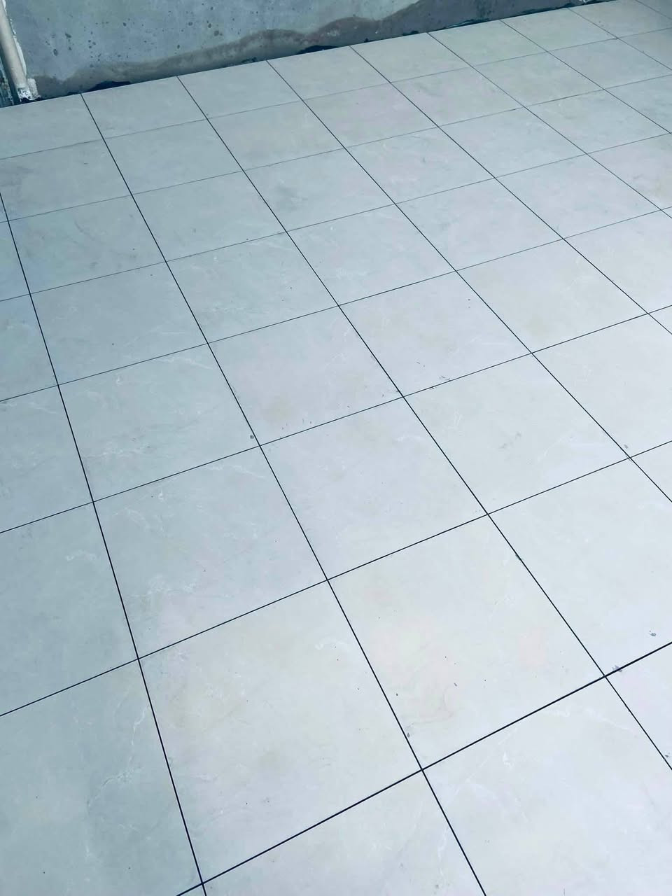 عليك بس اتصل🏘️ *********** 🏘️ مسافت 🚶 الطريق  شغل درجه أولى عمل للسطوح حفاض من المطار  🌧️ و الرطوبة اخف من اشتايكر بنسبه الوزن سراميك الحامضي وزنه كلش خفيف  سعره مناسب
