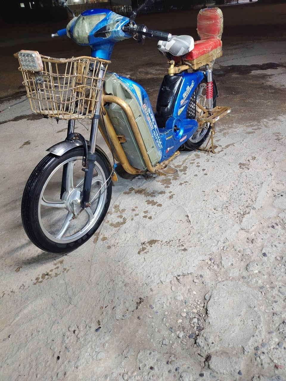ماطور شحن للبيع ماطور الأخوين بطاريات جدد على الفحص تايرات جدد بصمه وسويجات ٢ اربع سرع حيل نظيف  السعر ٣٠٠ الف وبي مجال للشراااي مكاني فلوجة حي الشهداء ***********
