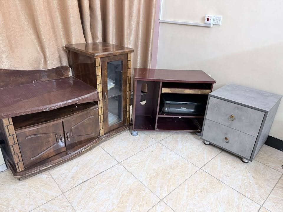 غرفه صاجيه تعتبر زينه بس يحتاج تتشكل الباب كنتور وسعرها رخيص ب100 مكان السيدية 

‭***********‬

