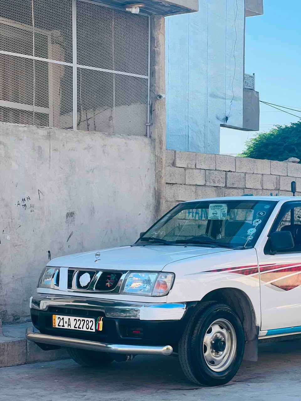 بۆ فرۆشتن نیسان پیک ئاپ ٢٠٠١ ماشاءلڵە لەجوانی ئەو سەیارە سەنەوی ١١ رۆژە نوێکراوەتەوە سێ پارچەی پێشی بۆیەخە تۆزیک ناوی گرتەوە پێوە دیار نیە تە خۆم پێت نەڵێم پەڵە پڵە کارتیشی هەیە سەقفی یەک قەترەی بۆیاخ نیە سەیارەی ماحرەز نیە ماڵی دۆستە بۆ زانیاری زیاتر تەلەفۆن جوابی کۆمێنت نادەمەوە لەگەڵ ڕێزم ژم.***********
