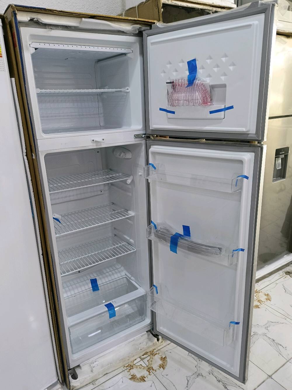 توفرت ثلاجة يونيفا الوكالة البريطانية الأصلية حجم 16 قدم
ثلاجة جديدة وتدعم خاصية التبريد السريع 
غاز 600
نضام ايكو شبجة خارجية من دون صوت بلتشغيل
