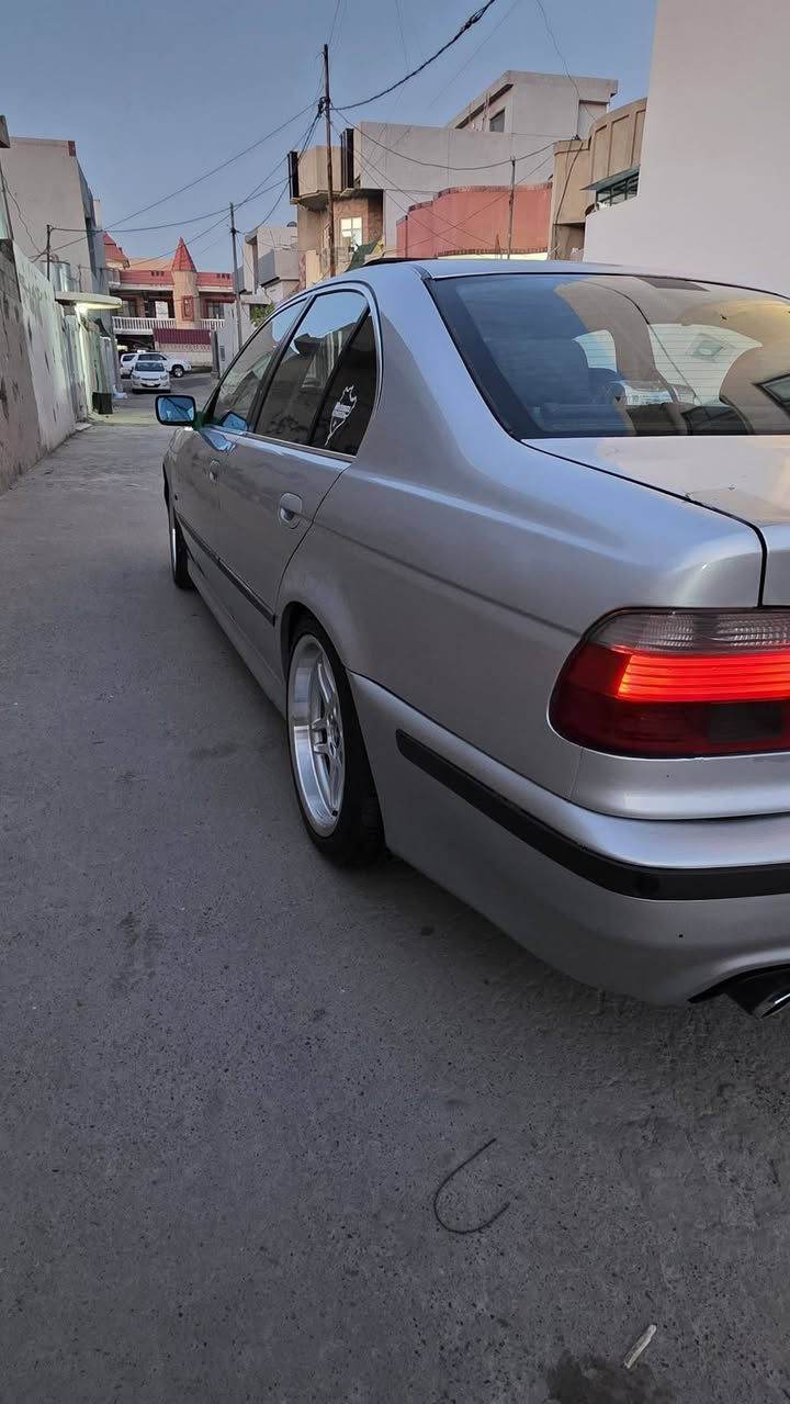 للبيع السعر 85$قفل 
🚗 موديل 1998محدث 2000
حجم 535كير مكينه وسنويه وبليته اصل وفصل.8
⚙️ محرك 8 سلندر 3.5 – عزم نار وصوت يونس
🔧 كير أوتوماتيك تيبترونك ثلاث انظمه 
🛞 ويل حجم ١٧
طخم تاير جديد 
💨✈️بيها شلعه نار 🔥
مضخم صوت بل صندوك 🎼
سستم صوت وعزل يخبل 🔥🎼
✨ فل مواصفات + دعامات M 
🛋️ داخل جديد كشنات جلد 
❄️ تبريد ثلج تدفئه شغاله 
🔌 كلشي بيها شغال بدون استثناء
‏ 🔥 كزور رياضي بيها منظومه نار من الكزوز
🧼 الحالة:
صبغ عام جماليه 
✔️ بدون ضرر
✔️ سقف تنتا سلايت طكتين 
✔️ محرك وكير شرط لوك
✔️ جاهزه لاأخير ترايك للبصره                                         موبايل+واتس ***********
***********
