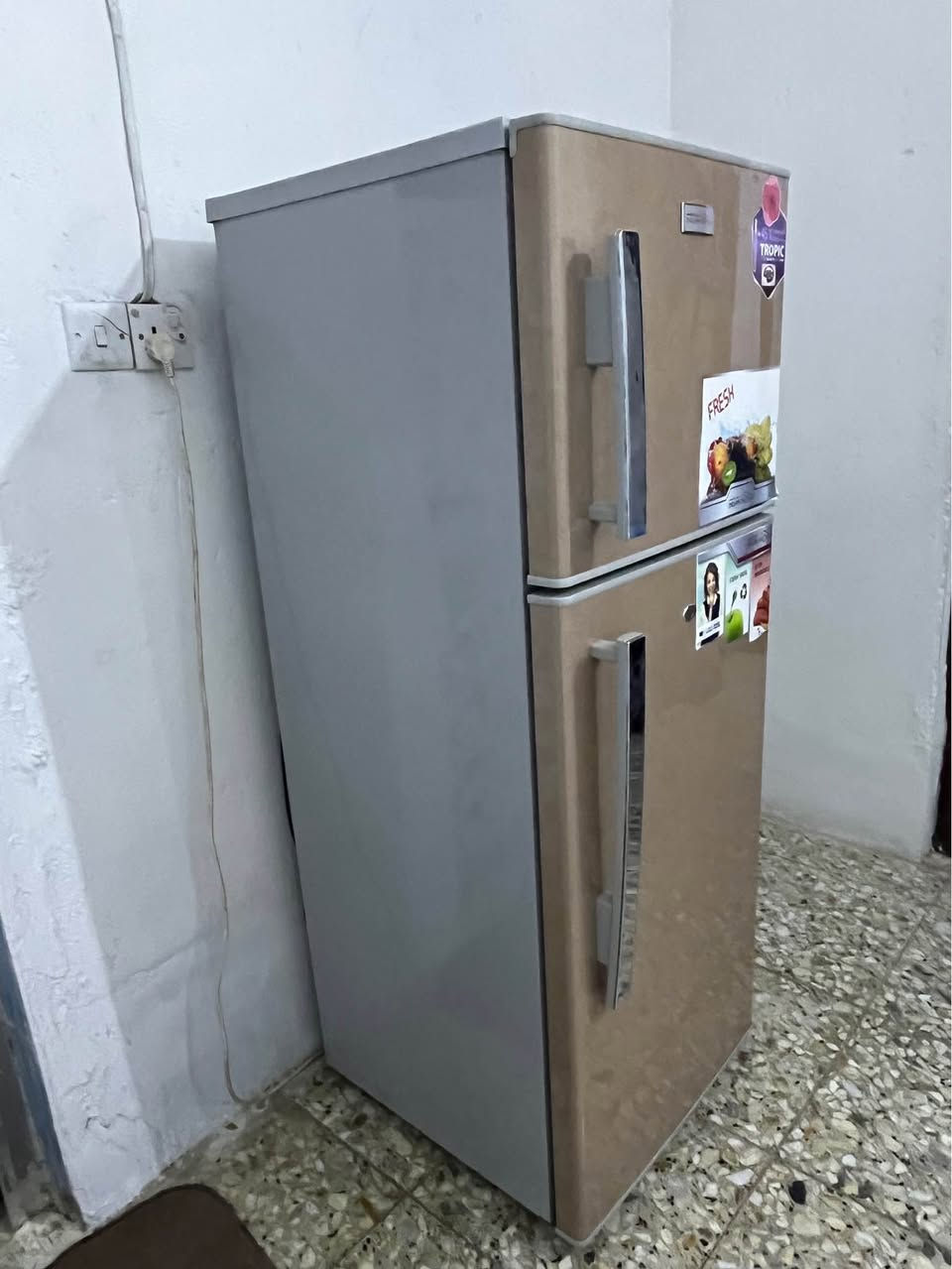 ثلاجه نضيفه شغاله طولها 145 سعرها 160 وبيه مجال المكان نهايه الشعله منطقه الدهله *********** بغداد, العراق
