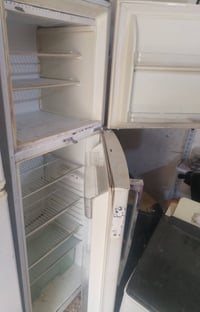 ثلاجه 19قدم لبيع 170وبيها مجال 07864558958