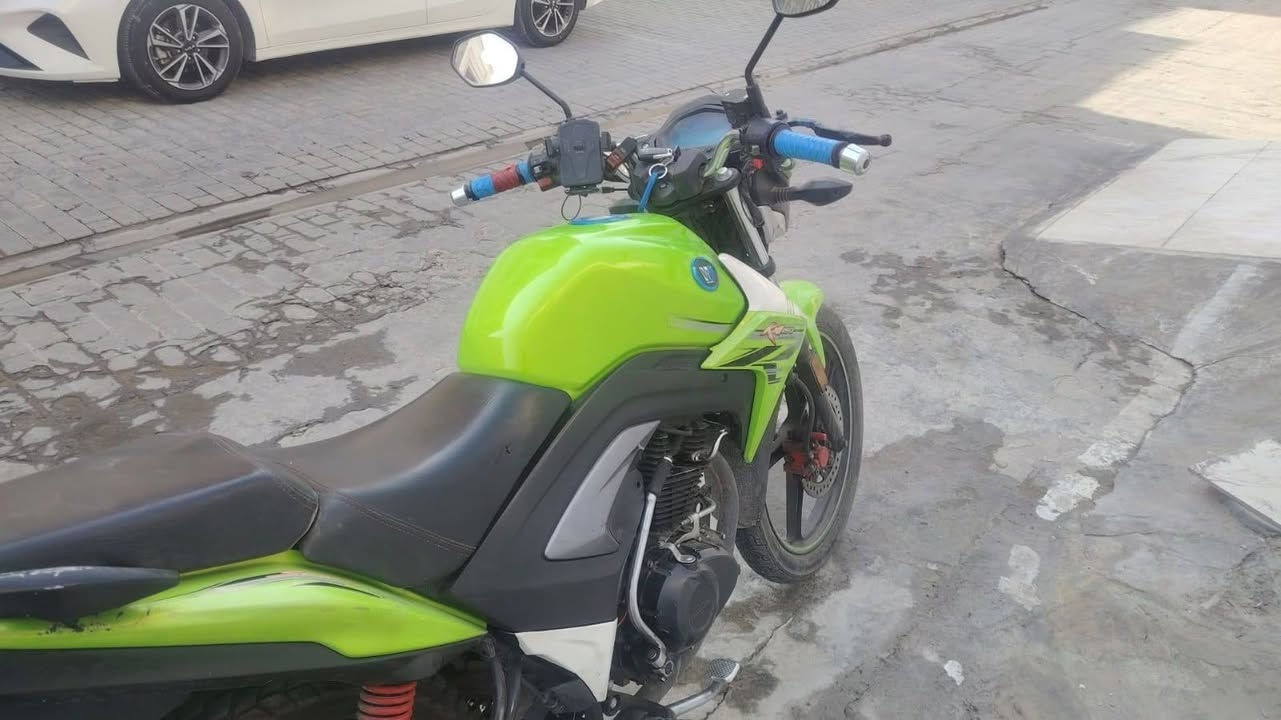للبيع هاوجي مكمرك موديل 22 دراجه سعر مليون ونص وبيه مجال لشراي العنوان داخل الرمادي رقم الهاتف *********** ملاحضه المحرك بي صوت يعني الي ياخذه هوه سويه

