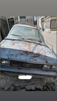 كرونا خصوصي زرقاء اللون موديل ١٩٨٠ رقم بغداد يتكون من خمسه ارقام. للبي...