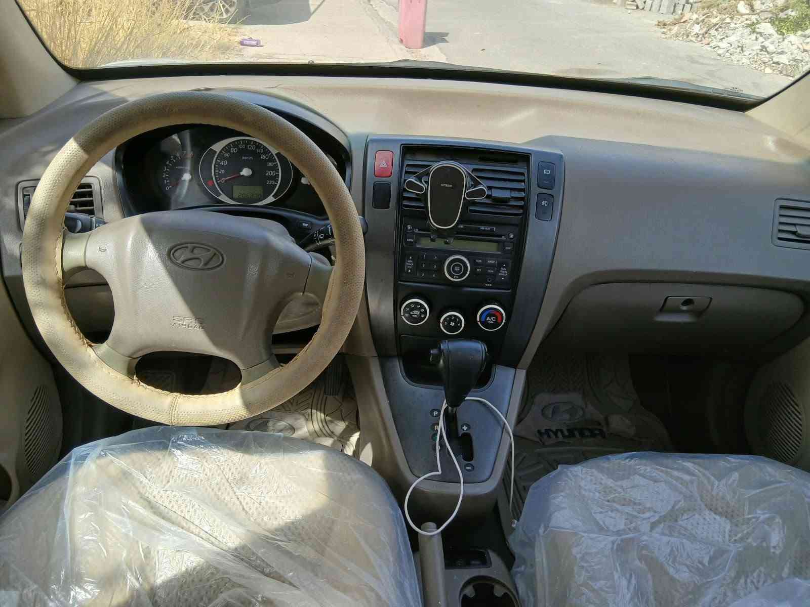 سلام عليكم
 (( بيع فقط ))
توسان خليجي
  موديل 2010
  ماشي 206 الف حقيقي بلا صبغ بلا تبديل بي مكانين ثلاثه صغار تعديل بارد كير محرك شرط لا صرف لا نفخ رقم سنويه قديم هزه جديد شرط تحويل نفس اليوم سياره مال بيت نظيفه مابيها اي نقص السعر 107$ بي مجال قليل مكان السياره اربيل رقم موبايل *********** وتساب دهوك, العراق
