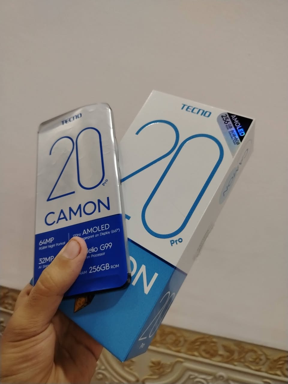 تكنو كامون 20 برو للبيع سعره 140 وبيه مجال موبايل ما مستخدم استخدام خفيف كارتونته وياه
