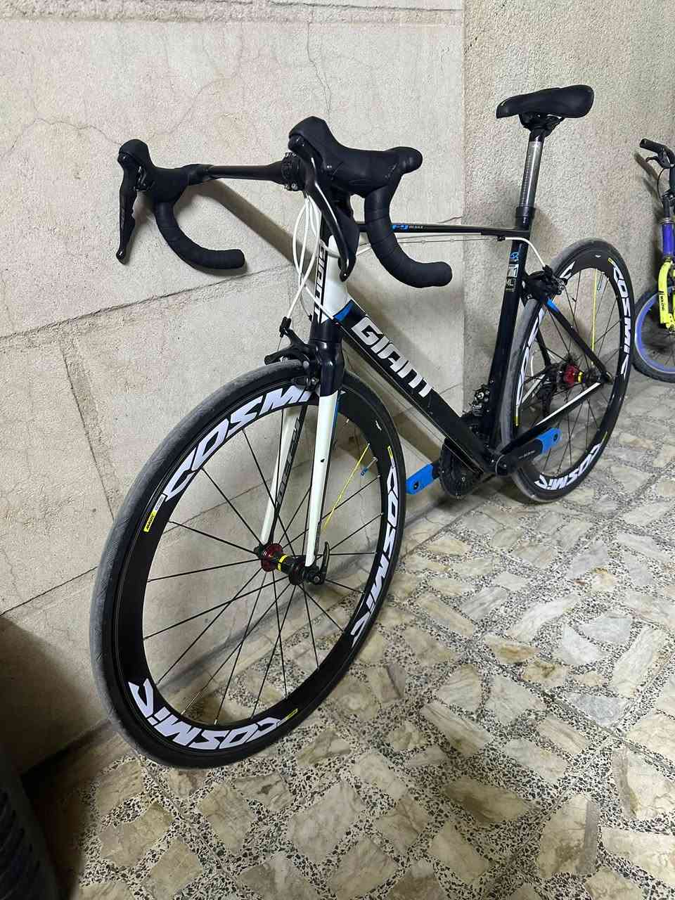 GIANT DEFY ALUXX 2018 🇹🇼
•
•

دراجة الطريق (Road bike) ماركة جاينت للبيع فقط
معدن الدراجة المنيوم الماشة و مدة السرج كاربون فايبر
(البلادي من الوكالة) 

نسبة النضافه 99‎%‎
ابعاد الفريم : الحجم 28 / القياس 54 ML
وزن الدراجة بالكامل : 8 كلغم

مجموعة الدراجة Shimano 105 R-7000 
مطابق بدون اي اختلاف جديد مشدود اصلي استيراد واصلني Made in Japan

عدد التروس : 2 / 11
الكرنك 50 - 34 T
الدشلي 11 - 30 T

المقود (الستيرن) كاربون فايبر ماركة S-WORKS
وياله كوزمك جديد شاده 6 بنط طرب حقيقي صوت جداً عالي 

اطارات الدراجة كونتينتال  25/c700
الدراجة صلوات على النبي عروس عبالك توها طالعة من الوكاله و مجهزة على اخر حباية

السعر المطلوب: مليون و الشراي الجاد يدلل
العنوان: بغداد / الشعب / سوق شلال / قرب مركز شرطة شارع عدن
للاستفسار: ***********

