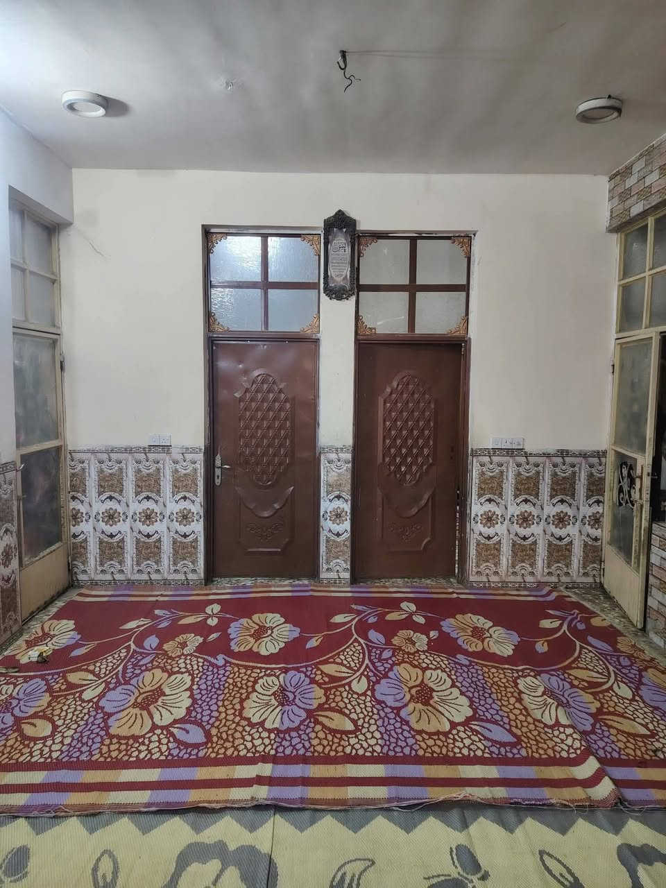 السلام عليكم
بيت مساحه 250 مترطابقين
عدد غرف 4
عدد صاله  2
حمامات  2
صحيات  2
استقبال 1
محل كبير مع البيت 
شارع بيت ابو داخل خدمات كامله
الاتصال على الرقم ***********
