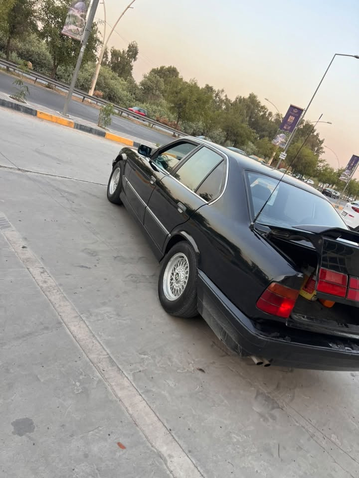 🚘 للبيع BMW موديل 1991 🔥
🇩🇪 رقم ألماني
⚙️ كير ومكينة خير من الله
❄️ تبريد ثلج
📄 السيارة باسمي
🔄 تحويل ومكفولة
✨ نظافة عالية جداً
🚫 من أي ضربة ما بيها، ولا قطرة معجون
💯 سيارة تستاهل الفحص والمعاينة
السعر55بيع مستعجل 

📞 الاستفسار  ***********
