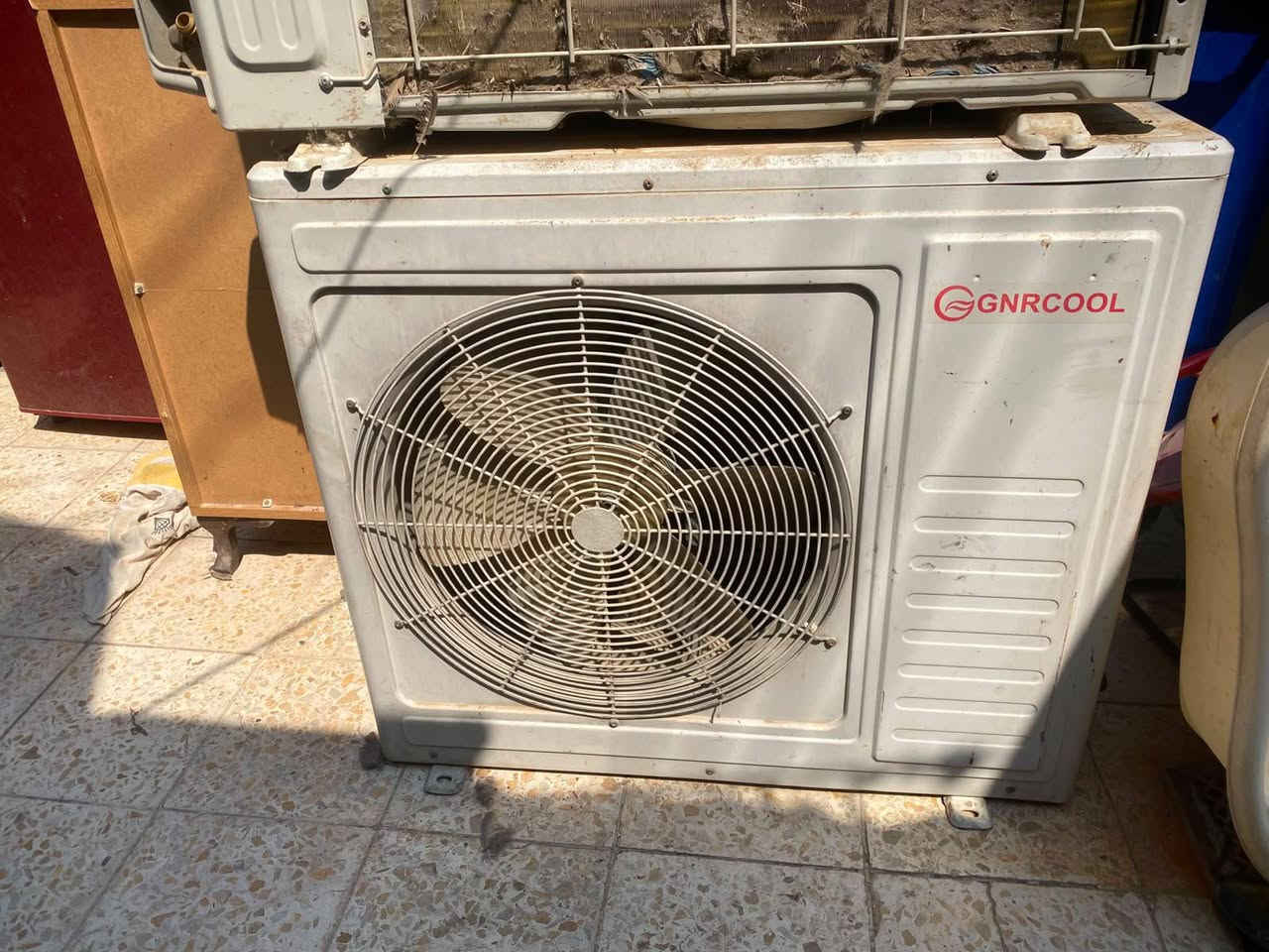 سبلت كنتوري 3 طن كامل مع البوراري نضيف جدا مابي نقص سعر 650 بي مجال قليل للااستفساراتصلوعلى هذاالرقم بي وات ساب هم ***********
