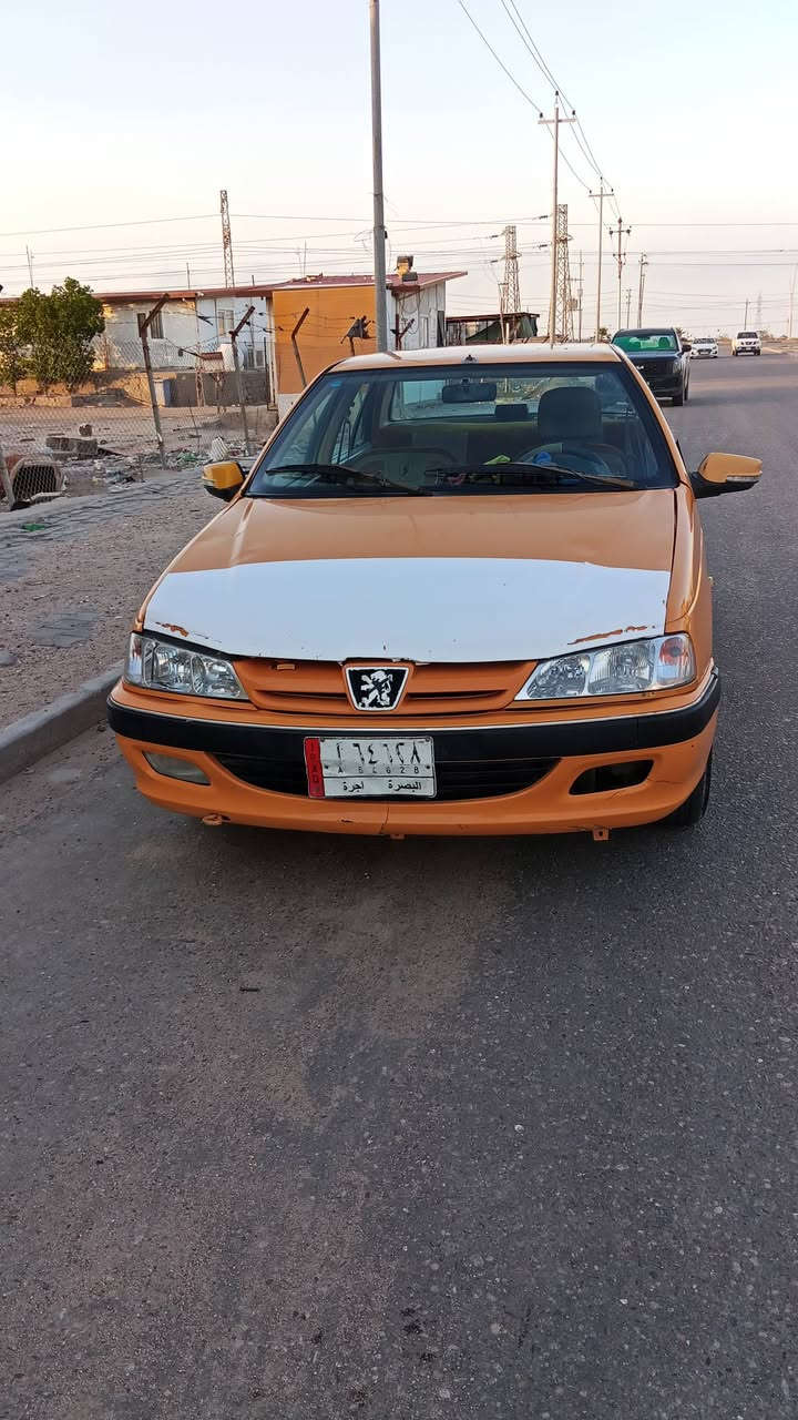 سلام عليكم سيارة بيجو بارص مديل 18 للبيع كهربائيات شغاله بدون خياسات سعرها 35 وبيه مجال  رقم راعيه ***********
