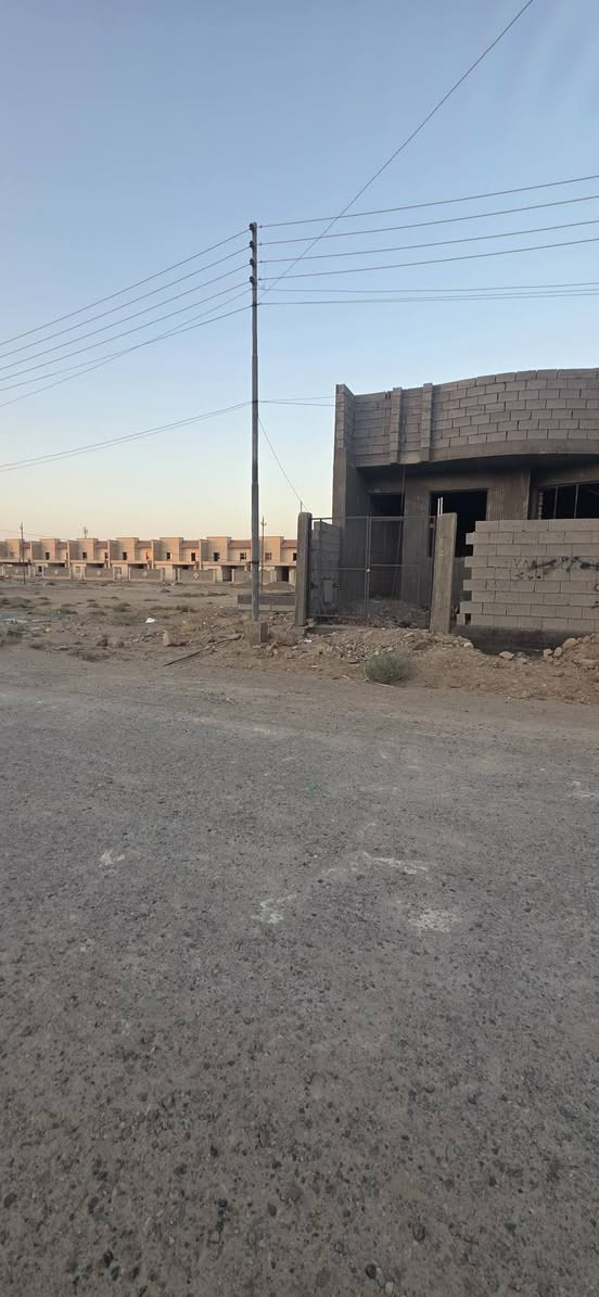 بسم الله إعلان بيت للبيع الرمادي ال٦كيلو قرب المجمع المدينه المميزه اول فرع امام المدينه المميزه بصف شارع ٤٠ مثل ماواضحه ب الفديو البيت كدامك شغل درجه اولى حجر ماء مجاري مشتغلي كهرباء المساحه ٢٤٠متر يحتوي الدار على ٢غرف نوم استقبال مطبخ هول بيتونه كبيره تعتبر صاله شارع ١٠متر البيت طابو صرف تحويل مباشر نقص سيراميك ابياض وبوب شبابيك وسعره مناسب أستفسار اكثر ***********
