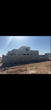 ارض مساحه 360m باني بيه هيكل مساحه 200m  مكانه السبعه كيلو بسد (المجمع...