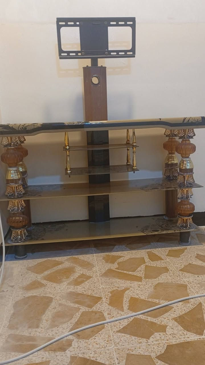 السلام وعليكم عندي ميز للبيع سعر 30  الاستفسار ع الرقم  ***********
