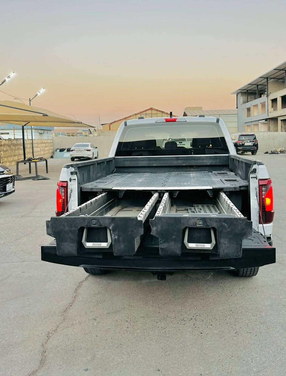 فؤرد 2024 FORD F-150 XL مواصفات XL شاشه ئايپادي گه وره گيچ ئه ليكتروني رادار پيش و پشت خه تي جاده  ده بل ئه كسل  4X4 سياره كه پيش كپس بي ارباگ لايت ليد چوار حه دسه  كاميرا حه ساس 29  هه زار رويشتيه 8پستن AWD بس ربع درگاي پيش سبغ يك درگا بيلادي گير مكينه دبل اكسل راديته ر به رد هه موو به شه رت بيلادي سعر 279 هندك مجالي تيدايه.                     
رقم شانصي 1FTFW1L52RKE84437
                                                                                  رقم  واتساب ***********
*********** أربيل, العراق
