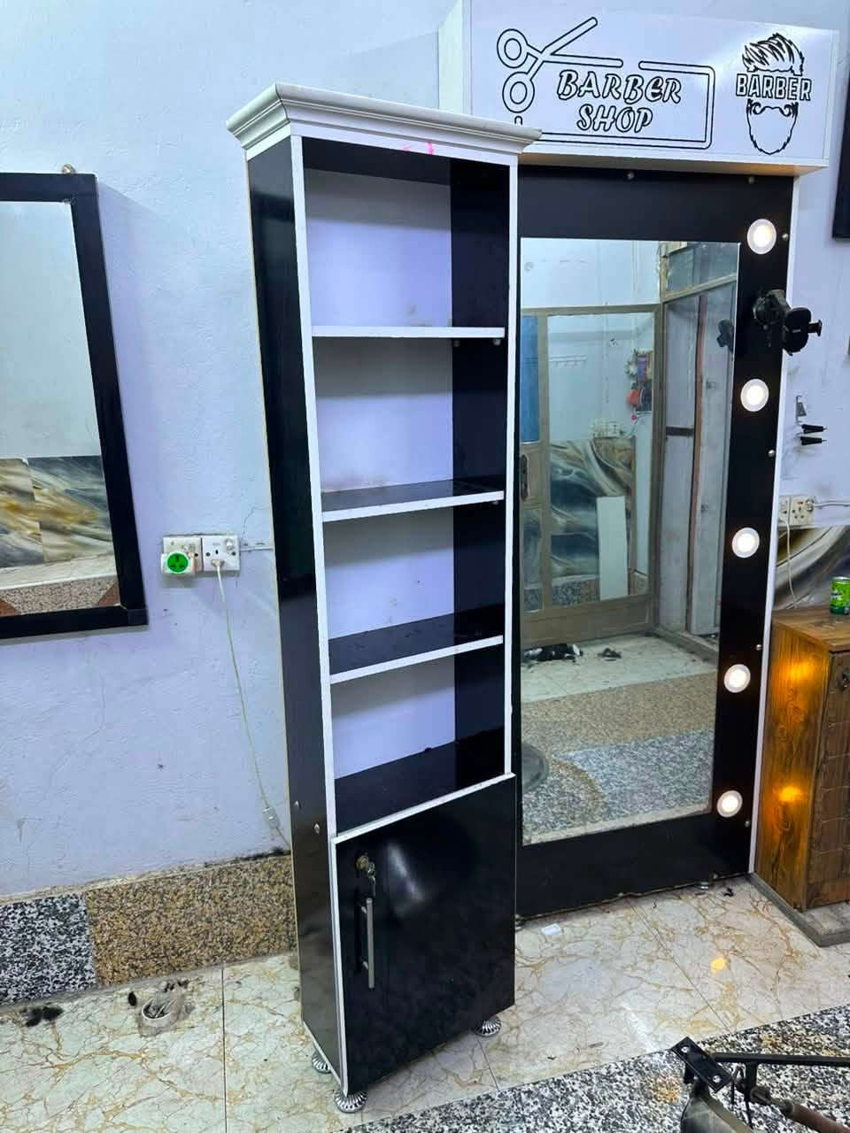 غراض مال حلاقه للبيع المكان بغداد سعر 150 الف رقم ***********تواصل
