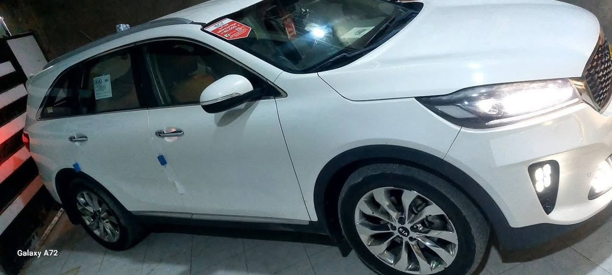 سيارة سورنتو ٢٠١٨ شكل ال٢٠  محدث اصلي ٧راكب v6 رقم بغدادكير محرك شركة مواصفات شاشة لمس تحكم ستيرن جهتين بصمة ترحيب وبصمة تشغيل اشاير بالمري مري شفط كراسي كهرباء جنطة كهرباء حساسات أمامية وخلفية تبريد ٣ قطع سيارة بيهه بعد.موتصفات  بارد باب الخلفي أمامكم بالسونار ولا مبين ابد السعر ٢١٣ بيهه مجال بسيط حك الجية المكان ديوانية المركز ***********
