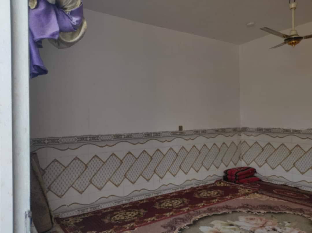🏡 بيت 100 متر ب 33 مليون وبيه مجال 

طابو زراعي سند 25 
( مشمول بلتطويب ومرقم من البلدية)  

| الأساس والسقف: كونكريت
البناء بلوك 

🔹 مواصفات البيت:
✅ غرفة نوم 🛏️
✅ صالة 🛋️
✅ صحيات داخل وخارج  🚽
✅ مطبخ 🍽️
✅أستقبال 

🔹 الخدمات المتوفرة:
💧 ماء | ⚡ كهرباء | 🚗 شوارع مبلطة | 🏫 مدارس قريبة

📍 الموقع: النجف – شارع الصب مقابل قرية الغدير عمود 276 

📞 للتواصل: ***********
