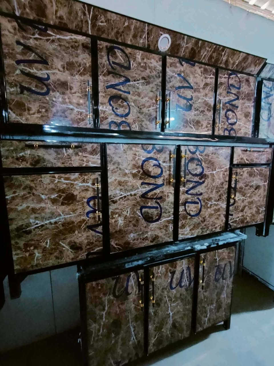 وصول وجبه كاونترات شغل درجه اولى شرط مترونص ومترين ومترين ونص و3 متر وايضا سنك مترو مترونص ومترو30 وحياكم الله
 تكريت القادسيه شارع الدفاع المدني مقابل صيدلية الواثق مجاور الرعايه الاجتماعية معرض النعيمي للاثاث للاستفسار ***********
