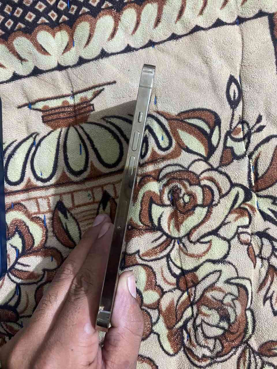 لسلام عليكم 12 برو ماكس للبيع جهاز شاشه وبطاريه شرط اصليات مبدلات الاستفسار ***********
