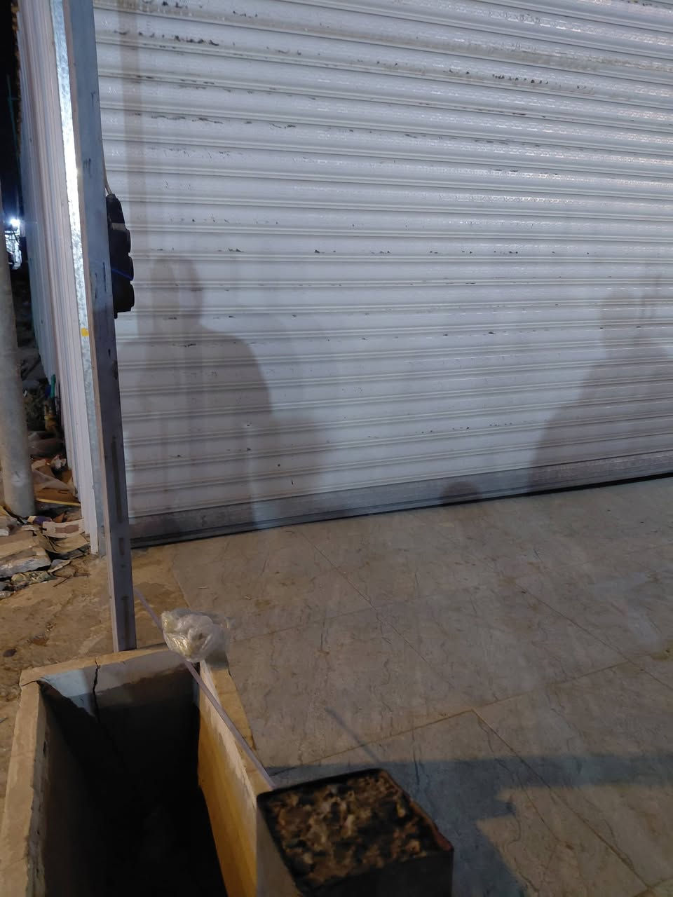 السلام عليكم
محل للايجار في كميرة قرب مجمع المسك 
10 في 4مثل بالصور
للتواصل على الرقم  ***********
