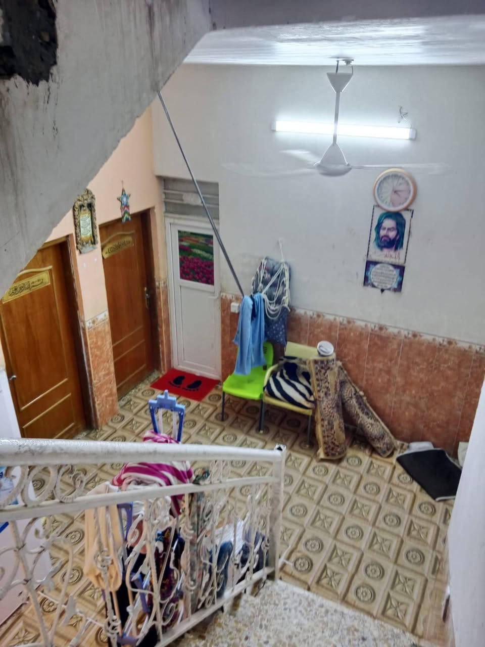 سلام عليكم بيت البيع سند ٢٥ العنوان كربلاء البوبيات مقابل حي زهراء حي سومر الثاني  البيت ١٢٠ متر طابقين صب مسلح الطابق الاول يحتوي على ستقبال وصاله ومطبخ وغرفتين نوم  حمام عدد ٢  طابق الثاني يحتوي على اربع صاله حمام بلكونه البيت نضيف سعر ١٣٠ بيه مجال الشراي اي ستفسار اتصل *********** غير متواجد على فيس اتصال فقط اجاوبك
