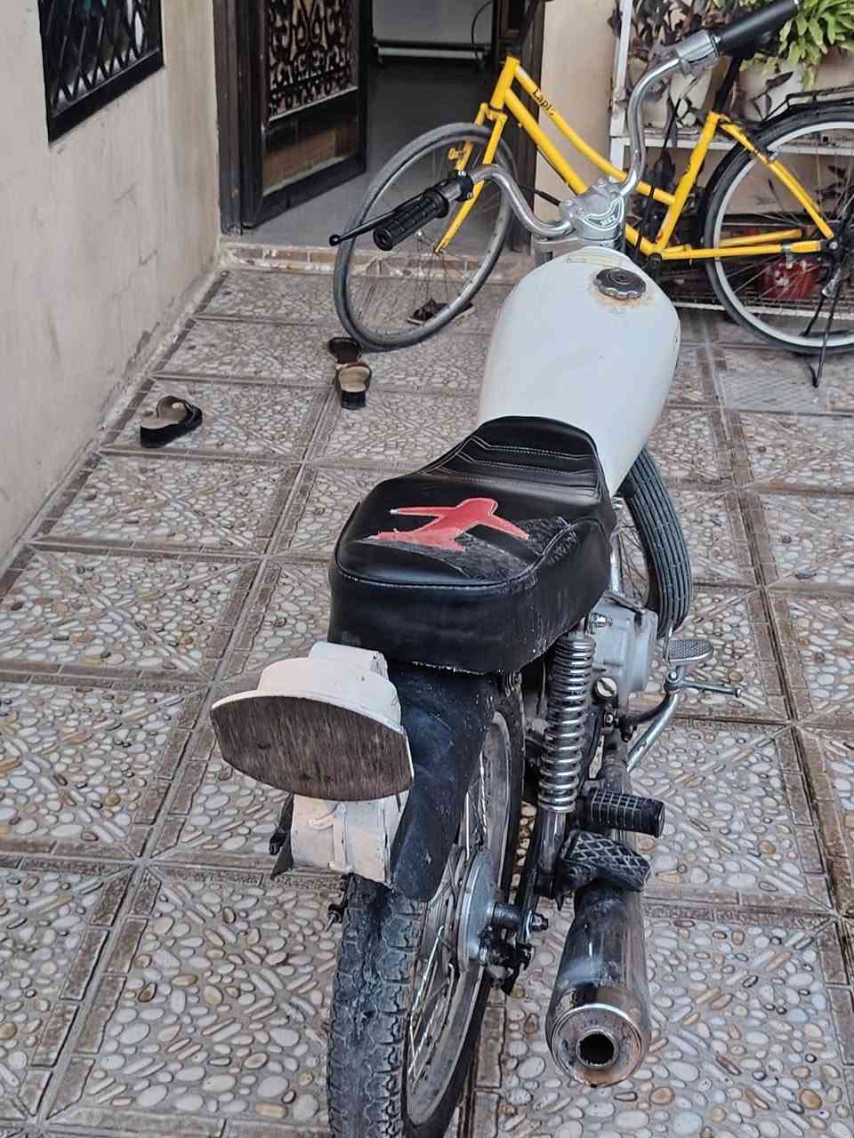 سلام عليكم دراجه للبيع بس الويل بي طسه وبريك ماكو السعر 250 وبي مجال هاذا رقمي بس واتساب***********
