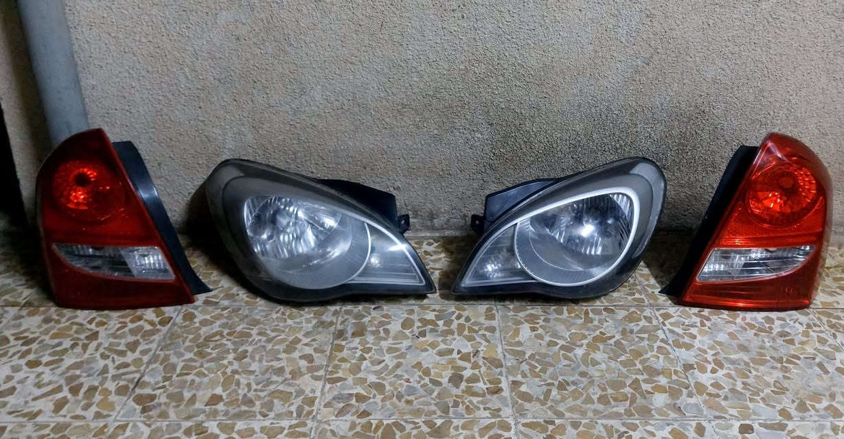 للبيع زوج لايتات و بكلايتات مال اكسنت فيرنا 
مكاني موصل جانب الأيسر 
ا***********
