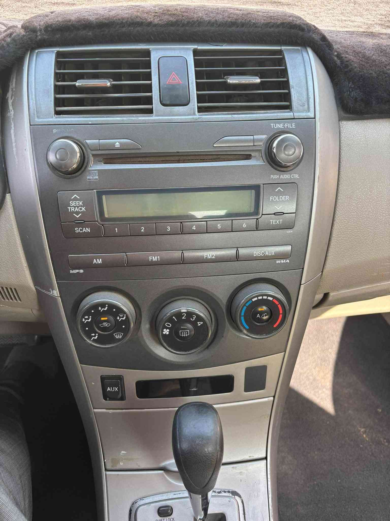 كورلا ٢٠١٢ خليجي رقم بغداد بسمي بيه بارد باب السايق وصبغ كلش قليل بالداير محرك ١٨٠٠ مامفتوح تبريد ثلج لا تنقيص ولا تبخير مكان السياره بلد هاتف ***********
